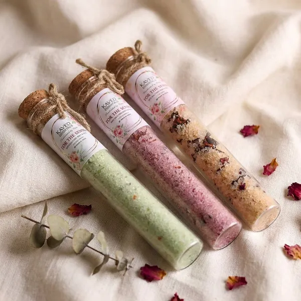 Organic_Bath_Salts_With_Essentials_Oils_Shahi_Snan_Pack_Of_3_With_Wooden_Box._Green_Apple_Rose_Strawberry_60_Gm_Each