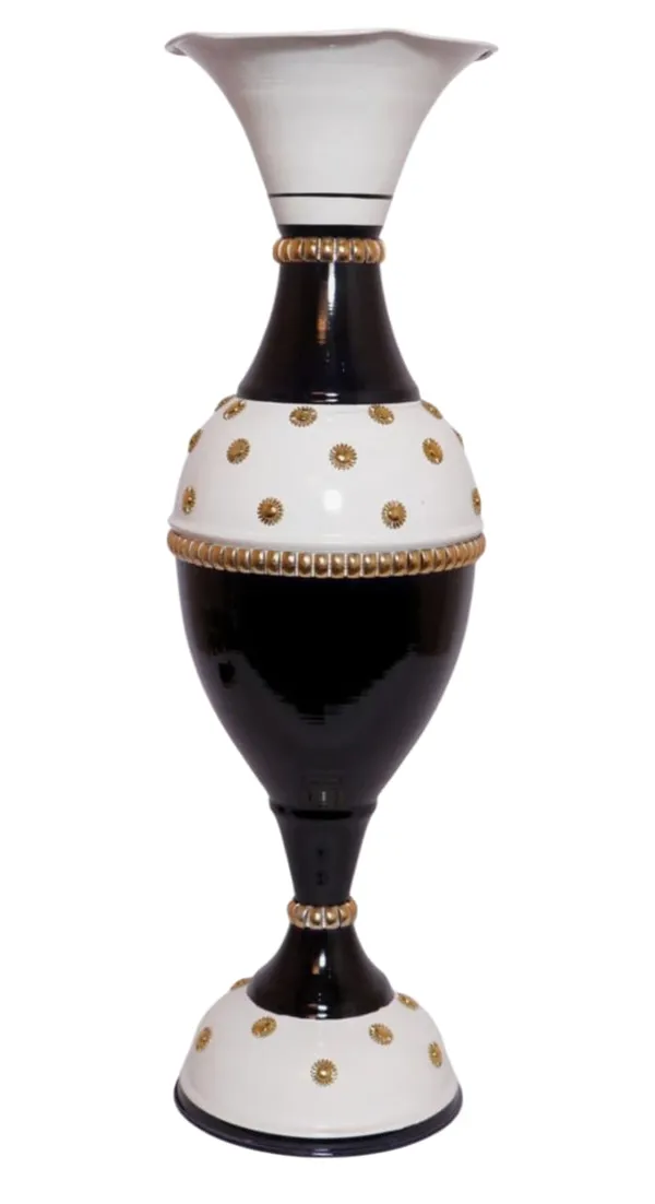 Black_Brown_Iron_Flower_Vase_For_Displaying_Fresh_Or_Artificial_Flowers