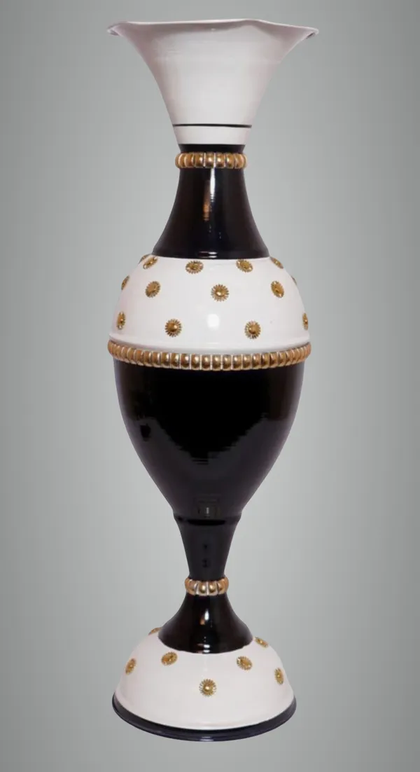 Black_Brown_Iron_Flower_Vase_For_Displaying_Fresh_Or_Artificial_Flowers