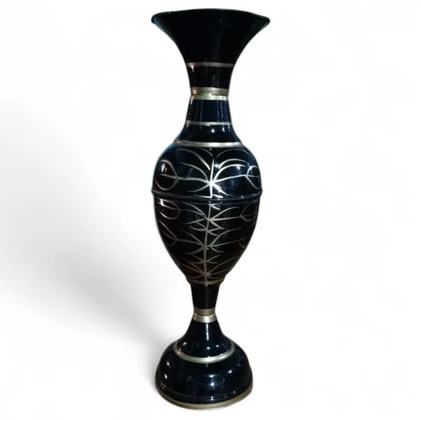 Black_Gold_Iron_Flower_Vase_For_Displaying_Fresh_Or_Artificial_Flowers