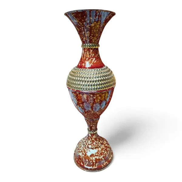 Brown_Iron_Flower_Vase_For_Displaying_Fresh_Or_Artificial_Flowers