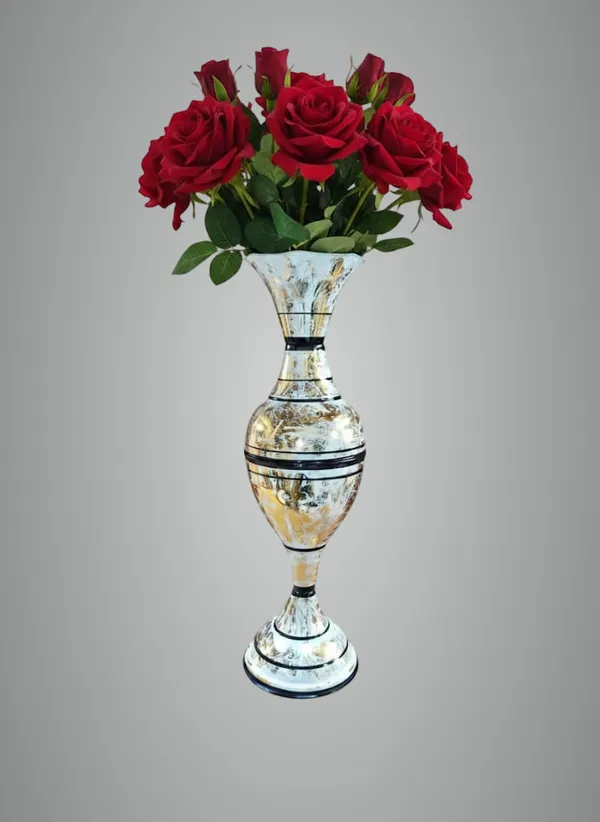 Gold_Iron_Flower_Vase_For_Displaying_Fresh_Or_Artificial_Flowers