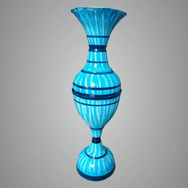Green_Shed_Iron_Flower_Vase_For_Displaying_Fresh_Or_Artificial_Flowers