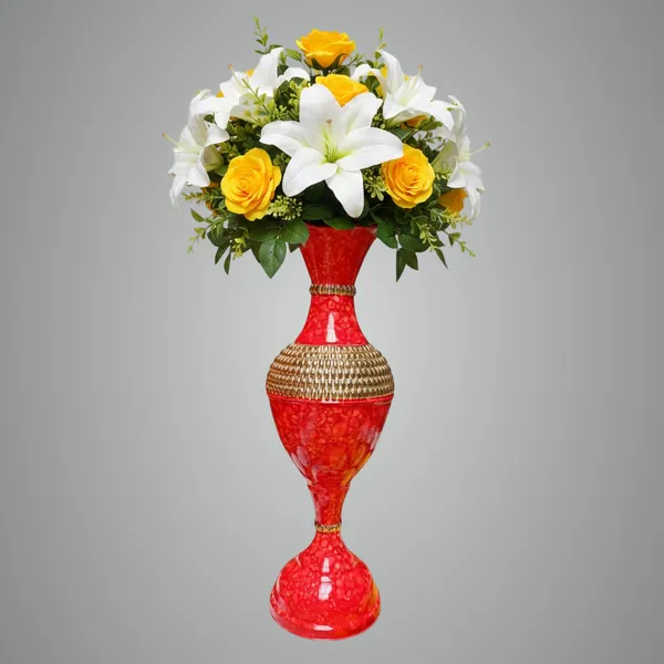 Red_Iron_Flower_Vase_For_Displaying_Fresh_Or_Artificial_Flowers