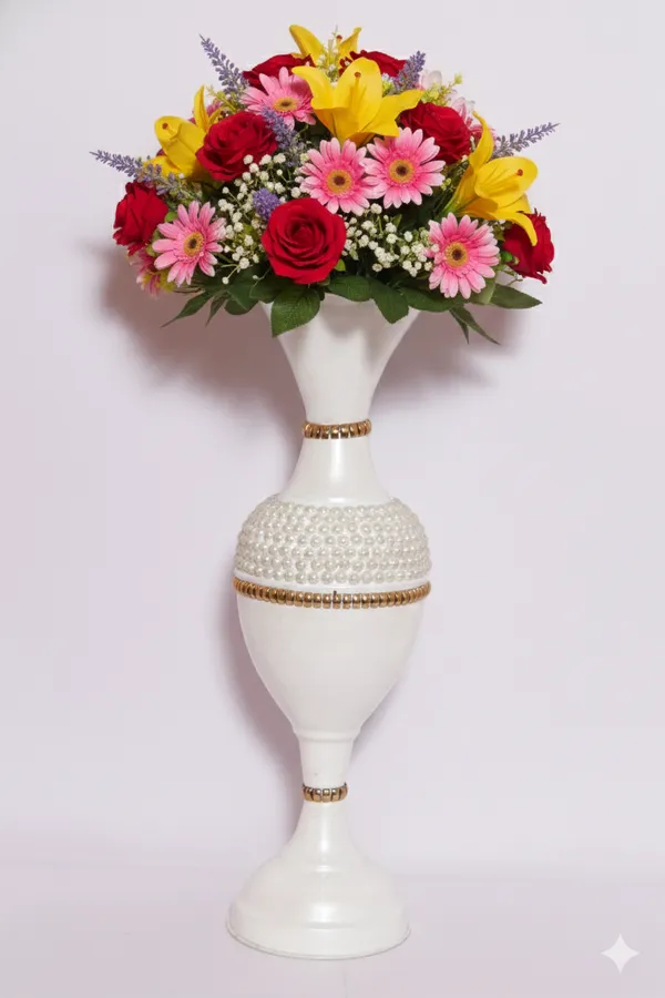White_Iron_Flower_Vase_For_Displaying_Fresh_Or_Artificial_Flowers