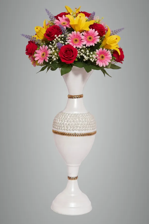 White_Iron_Flower_Vase_For_Displaying_Fresh_Or_Artificial_Flowers