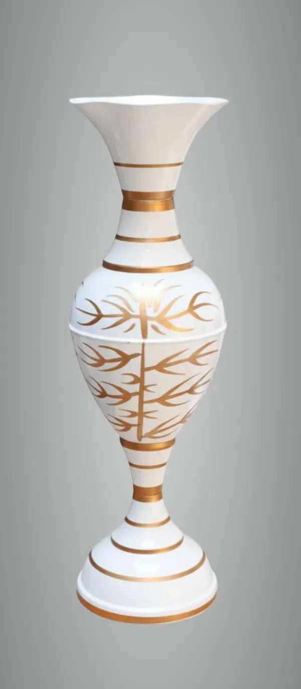 White_Iron_Flower_Vase_For_Displaying_Fresh_Or_Artificial_Flowers