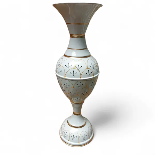 White_Iron_Flower_Vase_For_Displaying_Fresh_Or_Artificial_Flowers