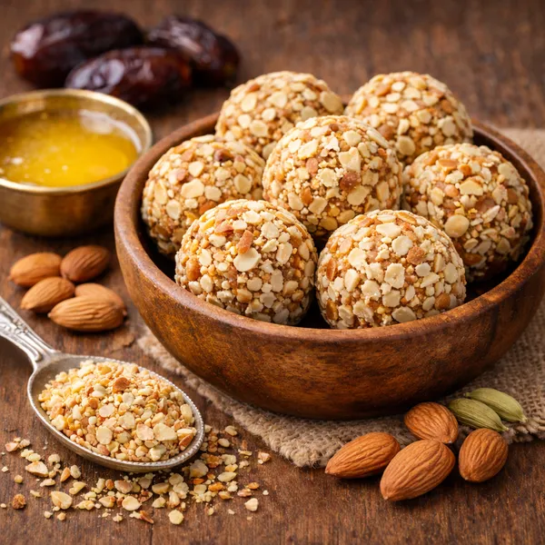 Almond_Date_Energy_Ladoos