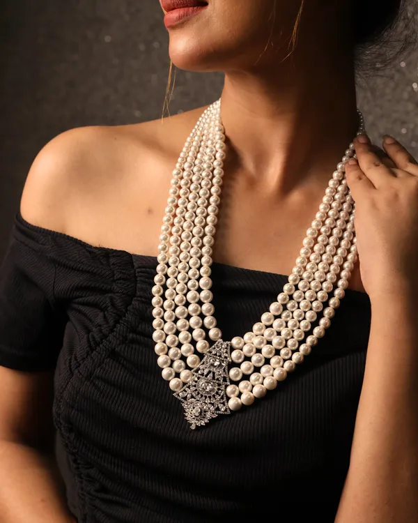 Stylish_Layered_Pearls_With_Pendant_Necklace_For_Women_And_Girls