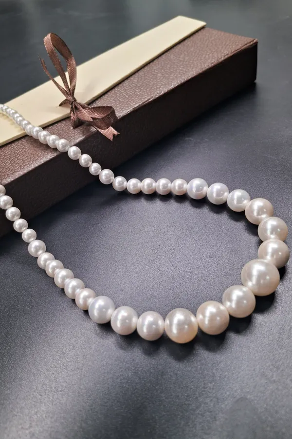 Elegant_Shell_Pearl_Necklace_For_Women_And_Girls