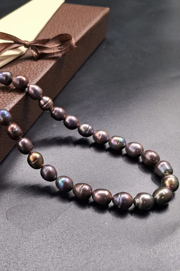 Real_Pearl_Necklace_|_Timeless_Grace_In_A_Modern_Hue_For_Women_And_Girls