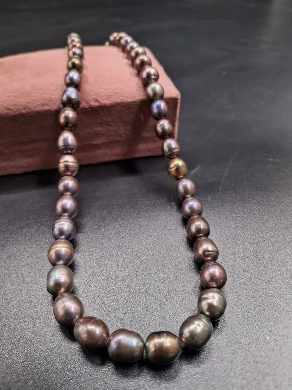Real_Pearl_Necklace_|_Timeless_Grace_In_A_Modern_Hue_For_Women_And_Girls