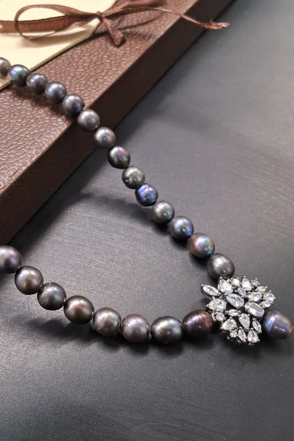 Lustrous_Pearl_Necklace_With_Sparkling_Crystal_Pendant_|_Handcrafted_Elegance_For_Women_And_Girls