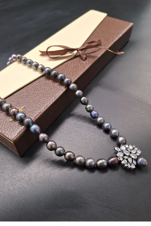 Lustrous_Pearl_Necklace_With_Sparkling_Crystal_Pendant_|_Handcrafted_Elegance_For_Women_And_Girls