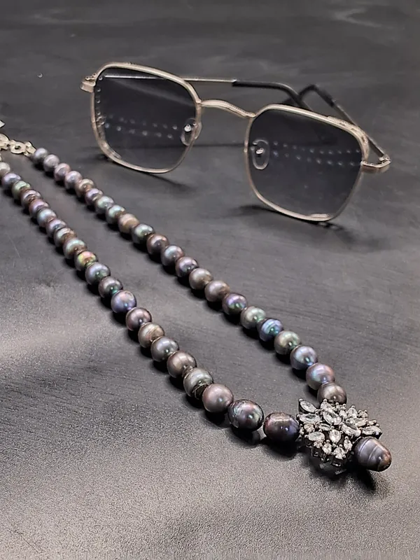 Lustrous_Pearl_Necklace_With_Sparkling_Crystal_Pendant_|_Handcrafted_Elegance_For_Women_And_Girls