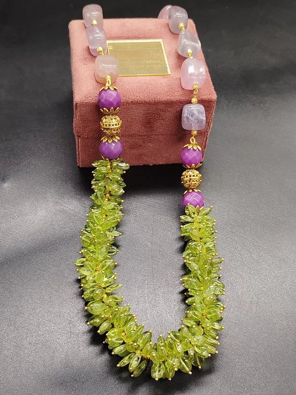 Lustrous_Designer_Peridot_With_Tumble_Necklace_For_Women_And_Girls