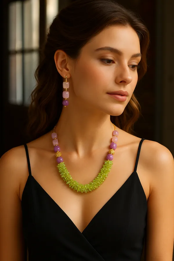 Lustrous_Designer_Peridot_With_Tumble_Necklace_For_Women_And_Girls