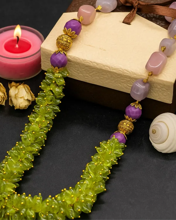 Lustrous_Designer_Peridot_With_Tumble_Necklace_For_Women_And_Girls