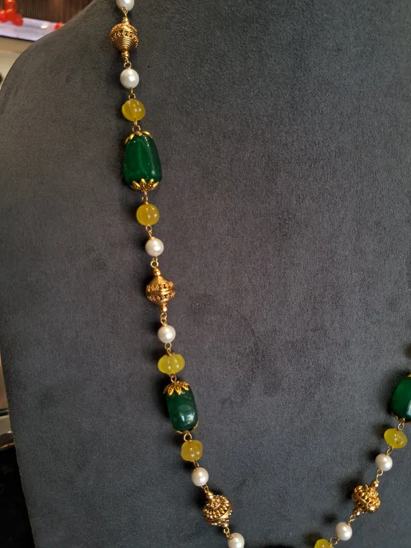 Premium_Green_Gemstone_Necklace_With_Pearls_And_Yellow_Beads