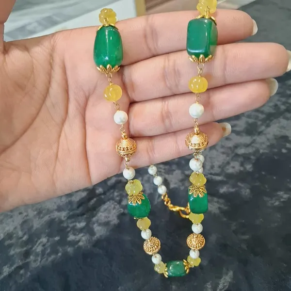 Premium_Green_Gemstone_Necklace_With_Pearls_And_Yellow_Beads