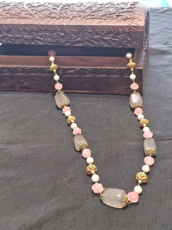 Premium_Grey_Gemstone_Tumble_Necklace_With_Pearls_And_Antique_Gold_Accents