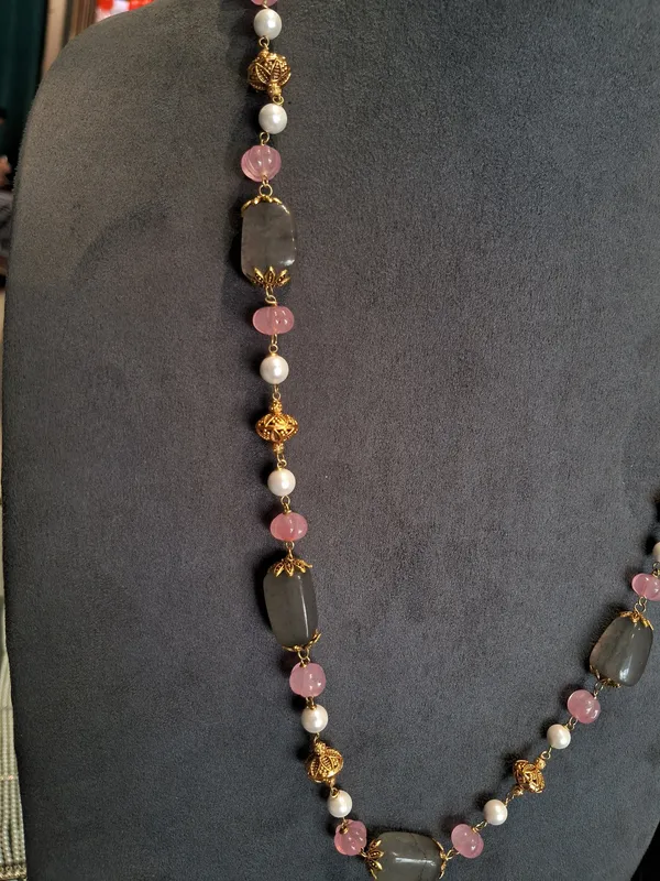 Premium_Grey_Gemstone_Tumble_Necklace_With_Pearls_And_Antique_Gold_Accents