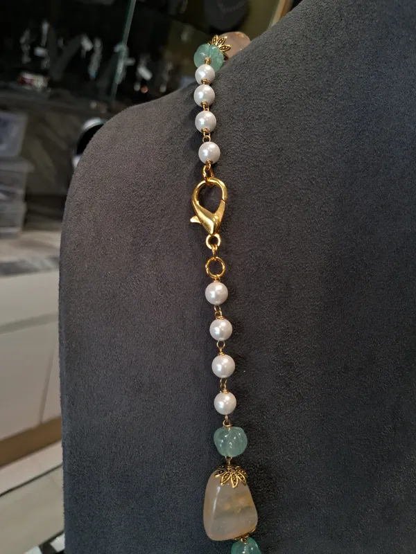 Elegant_Green_Aventurine_With_Yellow_Tumble_Statement_Necklace