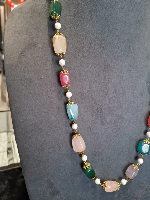 Handcrafted_Multicolor_Tumble_Gemstone_Necklace_With_Pearls
