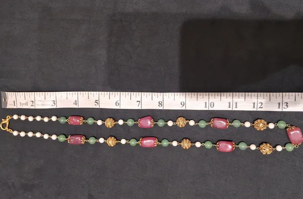 Pink_Stone_And_Aventurine_Necklace_Finished_With_Pearls_And_Gold_Textured_Accents