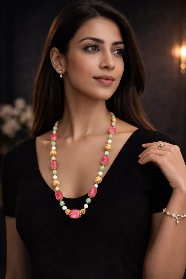 Pink_Stone_And_Aventurine_Necklace_Finished_With_Pearls_And_Gold_Textured_Accents