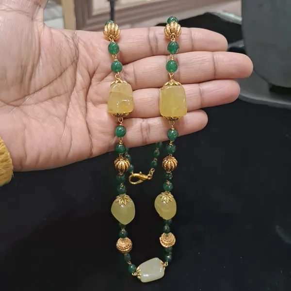 Elegant_Yellow_Quartz_And_Aventurine_Necklace