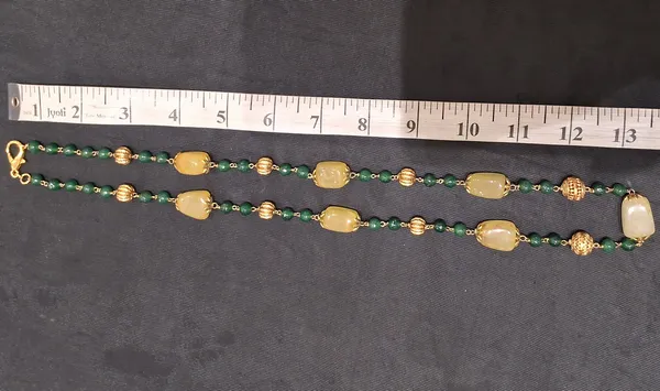 Elegant_Yellow_Quartz_And_Aventurine_Necklace