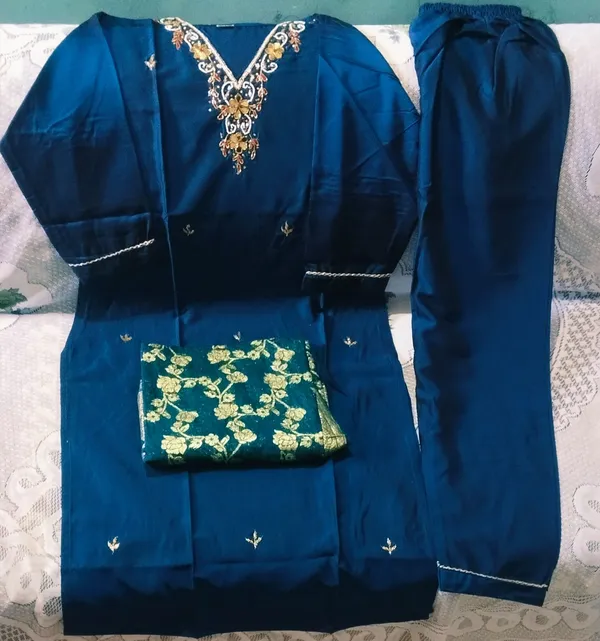 Blue_Embroidered_Suit_Set_With_Floral_Dupatta_3_Piece