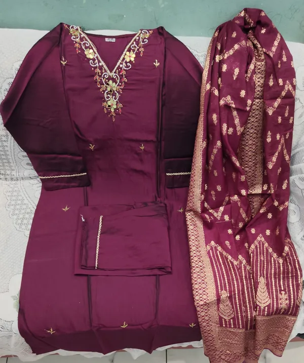 Maroon_Embroidered_Ethnic_Kurta_Set_With_Dupatta_For_Womens_Traditional_Suit