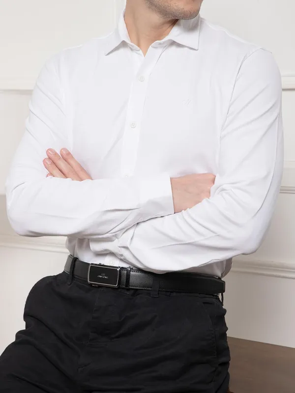 OXYZONE_Premium_Solid_Pique_Cotton_White_Shirt_for_Men,_Full_Sleeve,_Spread_Collar,_Slim_Fit_Textured_Mens_Formal_Shirt_for_Office,_Everyday_Wear,_Casual,_Soft_&_Breathable_Fabric