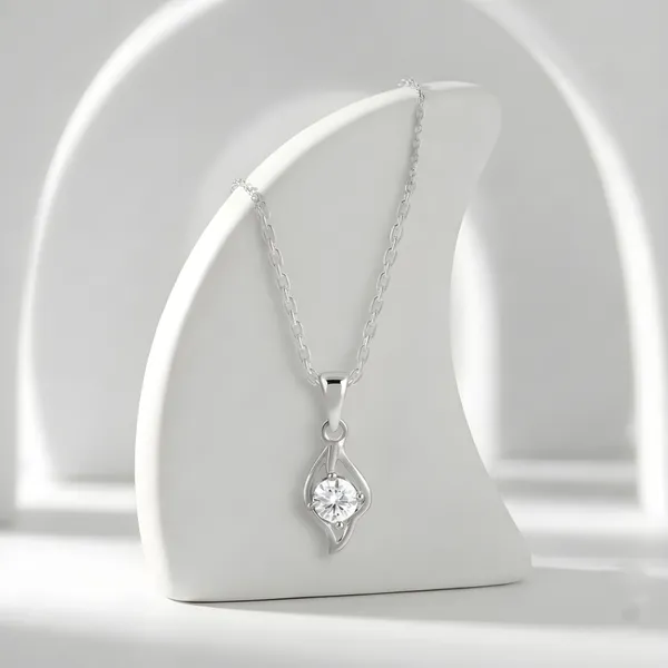 Moonleaf_Silver_Pendant