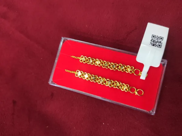 Gold_Alloy_Earrings_For_Women