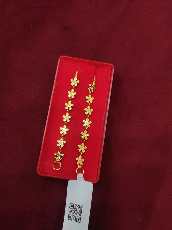 Gold_Alloy_Earrings_For_Women