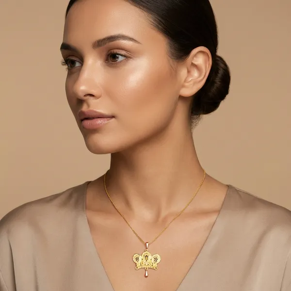 Gold_Alloy_Pendant_For_Women
