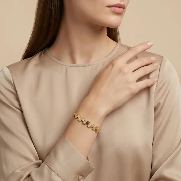 Gold_Alloy_Bracelet_For_Women