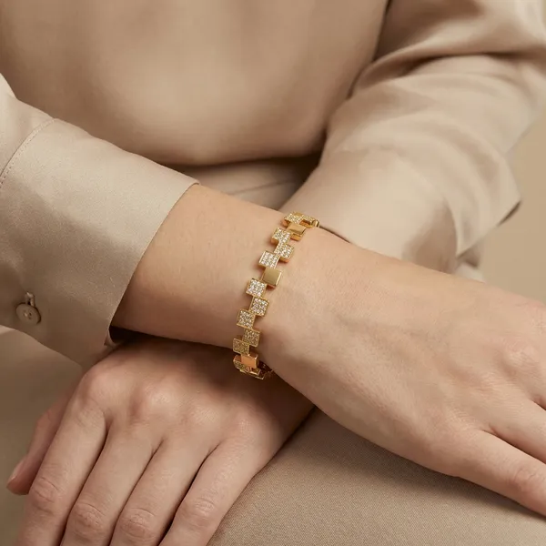 Gold_Alloy_Bracelet_For_Women