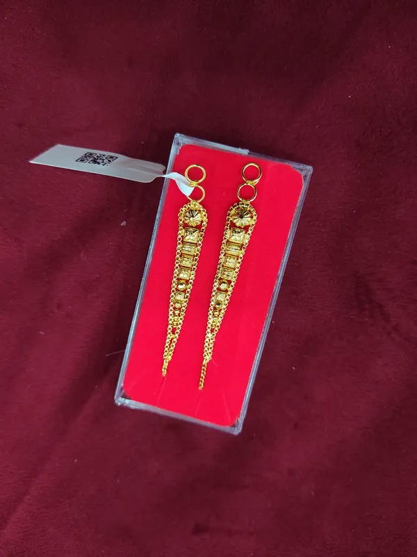 Gold_Alloy_Earrings_For_Women