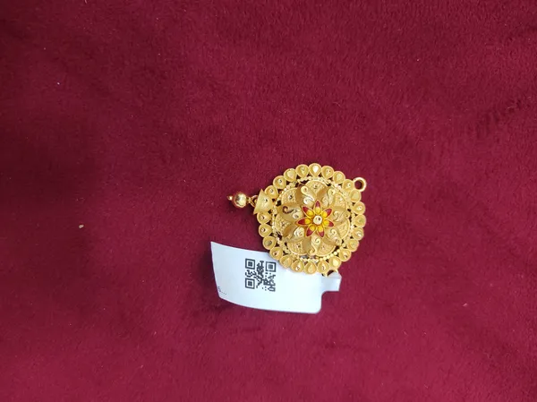 Gold_Alloy_Pendant_For_Women