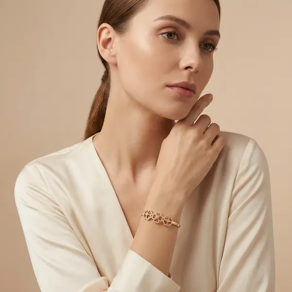 Gold_Alloy_Bracelet_For_Women