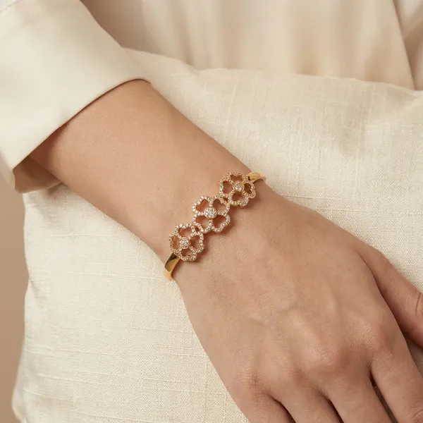 Gold_Alloy_Bracelet_For_Women