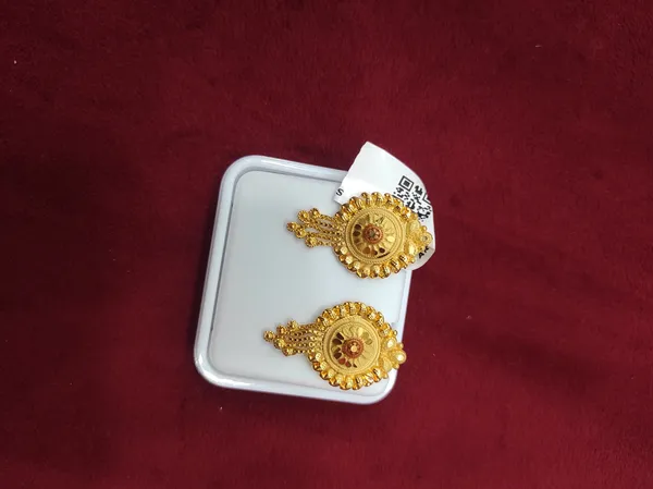 Gold_Alloy_with_Stone_Designer_Stud_Earrings_For_Women