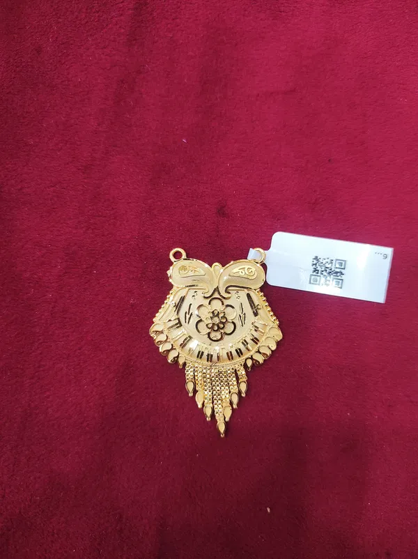 Gold_Alloy_Pendant_For_Women