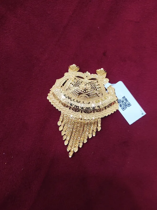 Gold_Alloy_Pendant_For_Women