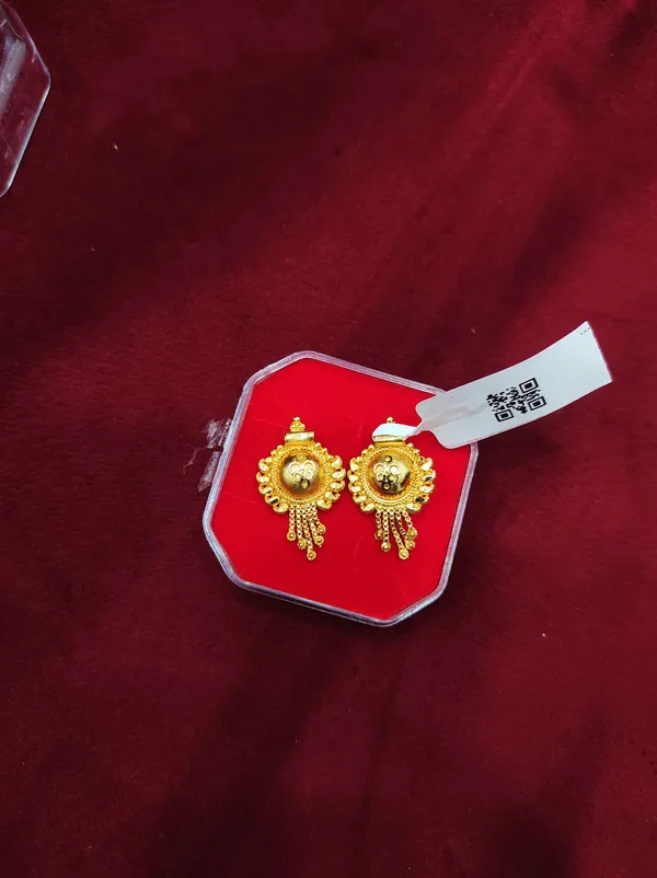 Gold_Alloy_Traditional_Earring_For_Women
